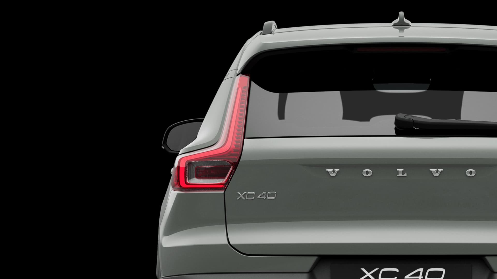 Volvo XC40 Recharge 100% elétrico em Sage Green parado Volvo XC40 Recharge 100% elétrico em Sage Green parado